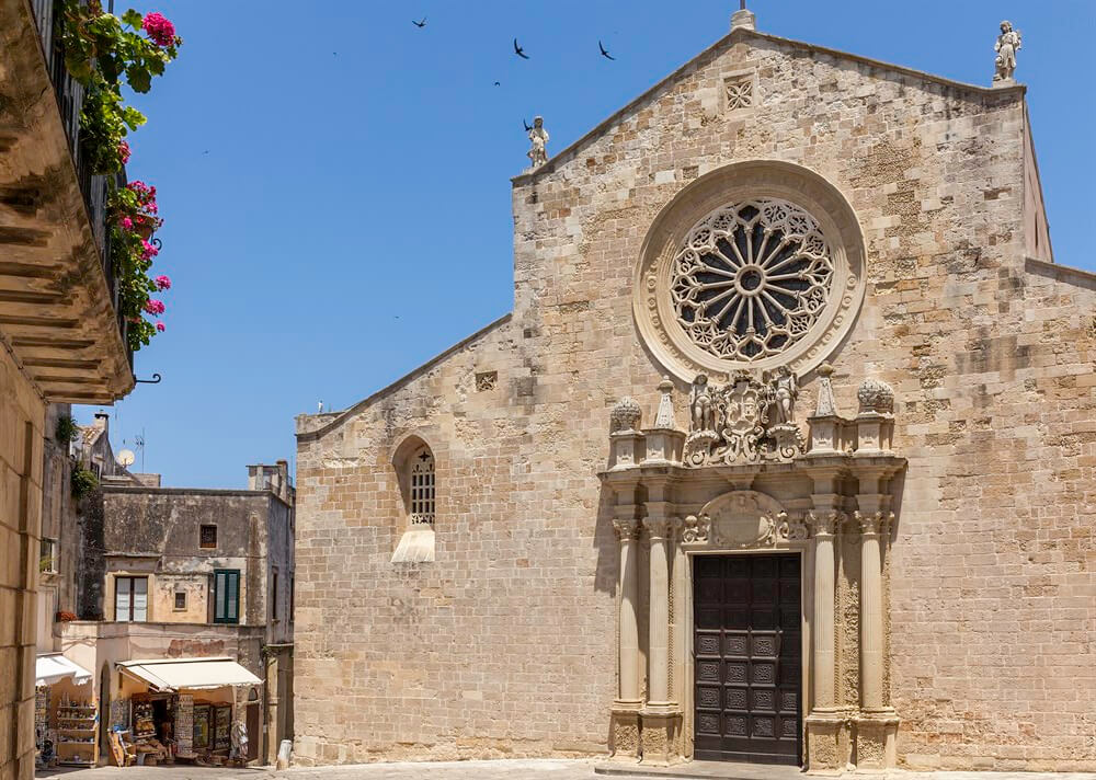 img:https://www.thethinkingtraveller.com/media/Resized/PUGLIA local areas/Otranto/1000/Think_Puglia_Otranto_giugno_16_LR_09%20(1).jpg